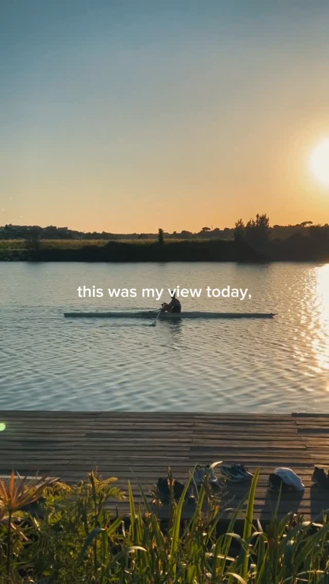 Il tramonto sul Tevere visto dalla barca è un’emozione che non si descrive, si vive. 🌅 

Vuoi farne parte? Scrivici in DM.

#canottaggio #rowing #sunset #tramonto #pov