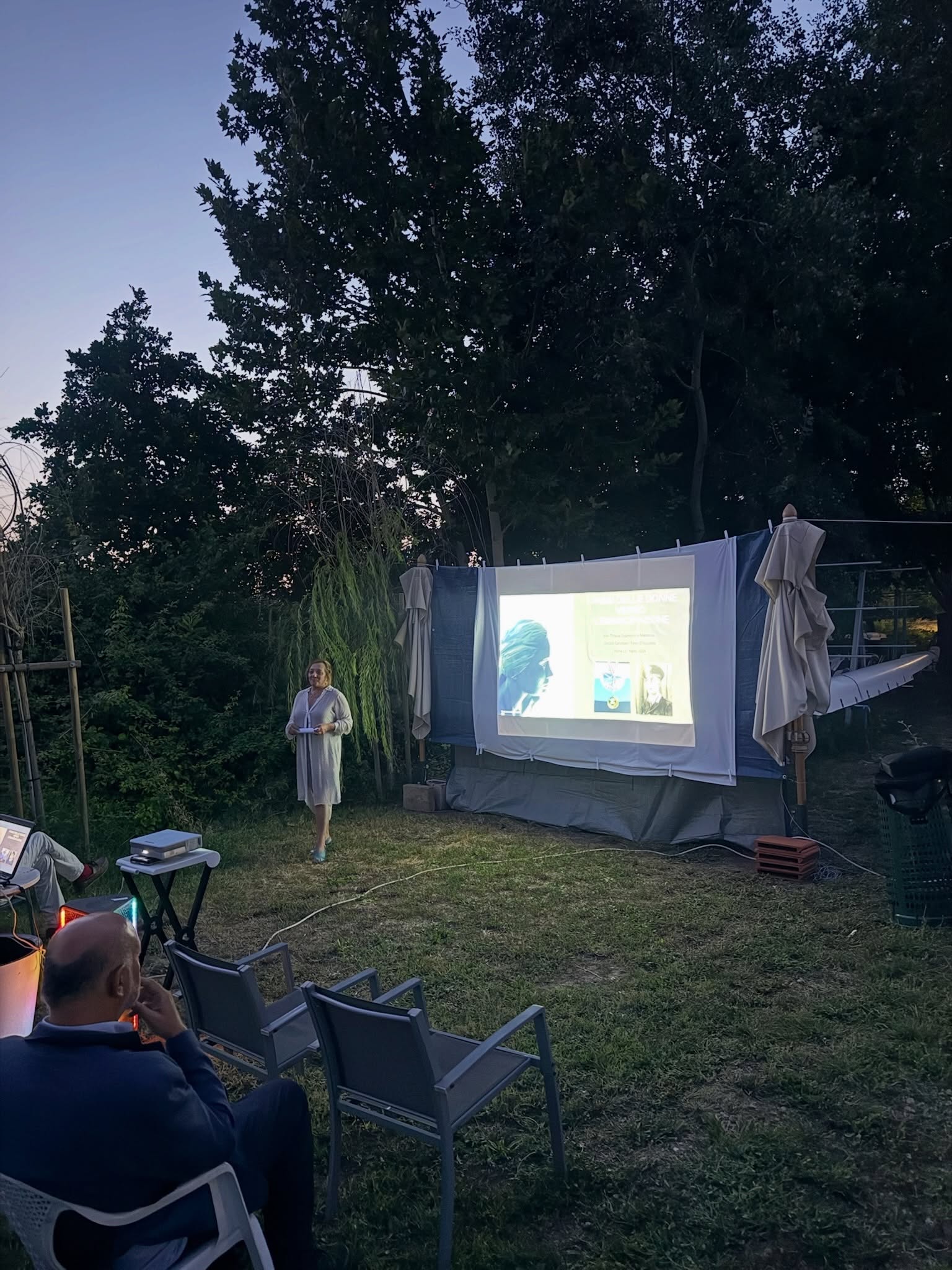 I Passi delle Donne verso l’Emancipazione 🚣‍♀️

Una serata dedicata alla riflessione: l’avvocato Tiziana Colamonico ci ha guidati lungo il lungo cammino che ha portato all’emancipazione femminile, un tema che il Circolo Canottieri Salvo D’Acquisto porta avanti anche nelle proprie linee guida sul safeguarding.

Un incontro prezioso, vissuto lungo il fiume, al fresco nel nostro giardino, lontano dall’afa di questi giorni.

Grazie all’avvocato Colamonico per averci fatto riflettere. 💬🌿

#EmancipazioneFemminile #Safeguarding #circolocanottierisalvodacquisto #CanottaggioRoma