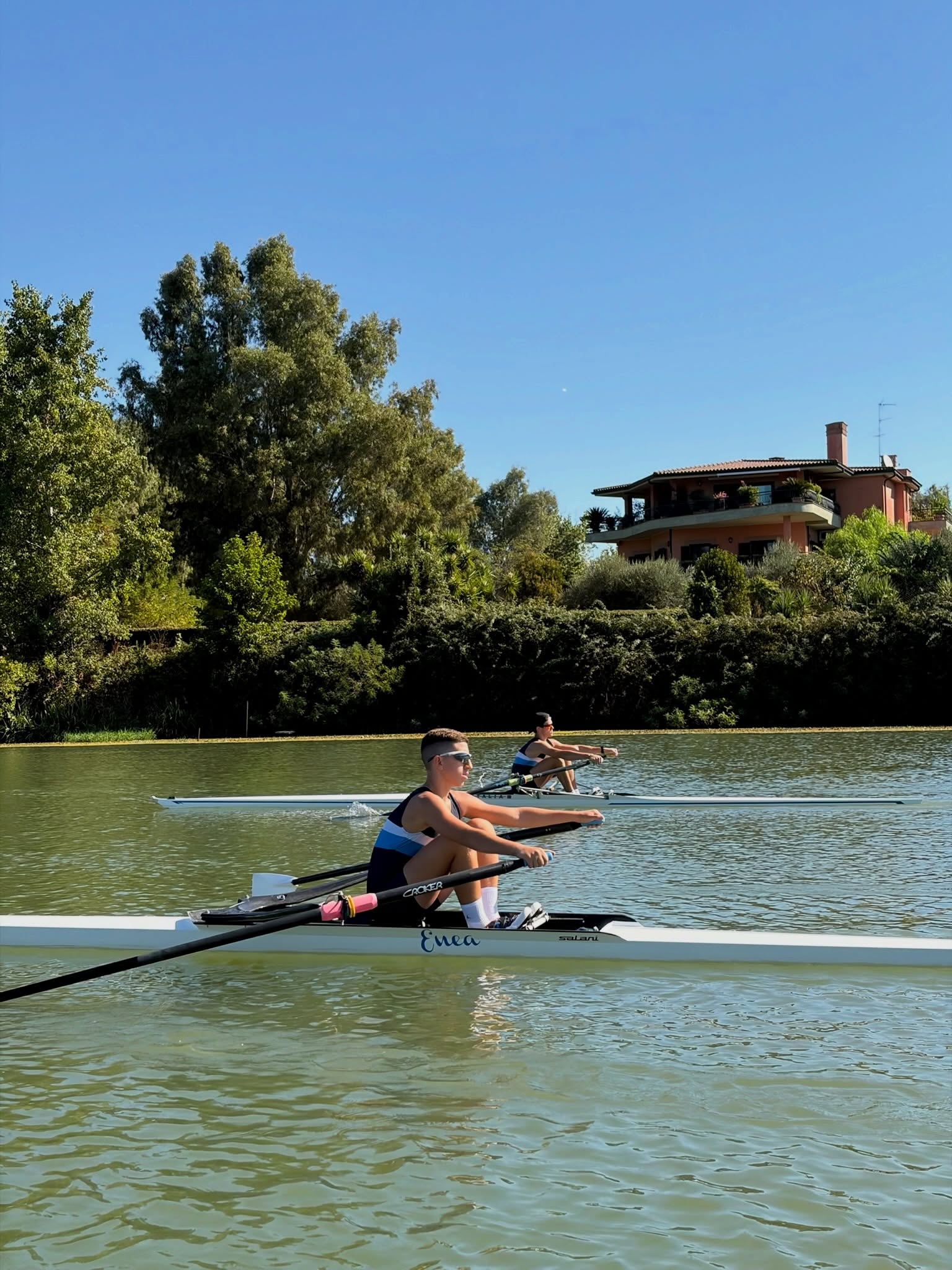 I nostri ragazzi sono in acqua, pieni di energia e con tanta voglia di remare! 🚣‍♂️💪

Il canottaggio è uno sport completo, divertente e adatto a chi ha voglia di mettersi in gioco, imparare qualcosa di nuovo e far parte di una squadra.

Non importa se non hai mai remato prima: si parte da zero, si impara insieme e ci si diverte fin dal primo colpo di remo.

Che aspetti? Vieni a provare il canottaggio! 🌊